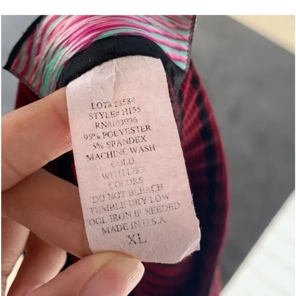 Red Ribbed Knee-Length Pencil Skirt - Picture 5 of 8